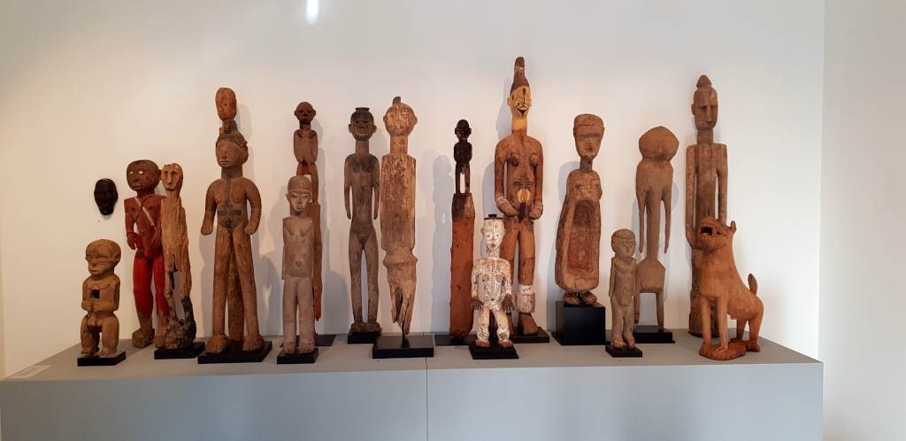 Ethnographic sculptures at Chabot Museum Rotterdam