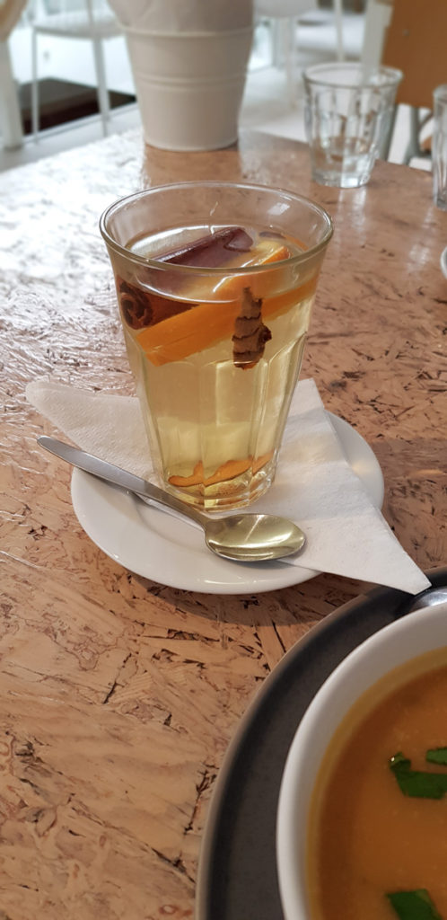 Drinking tea in the Netherlands: herbal and spices tea