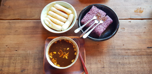 Korean Food: Honey and cheese Rice Cake